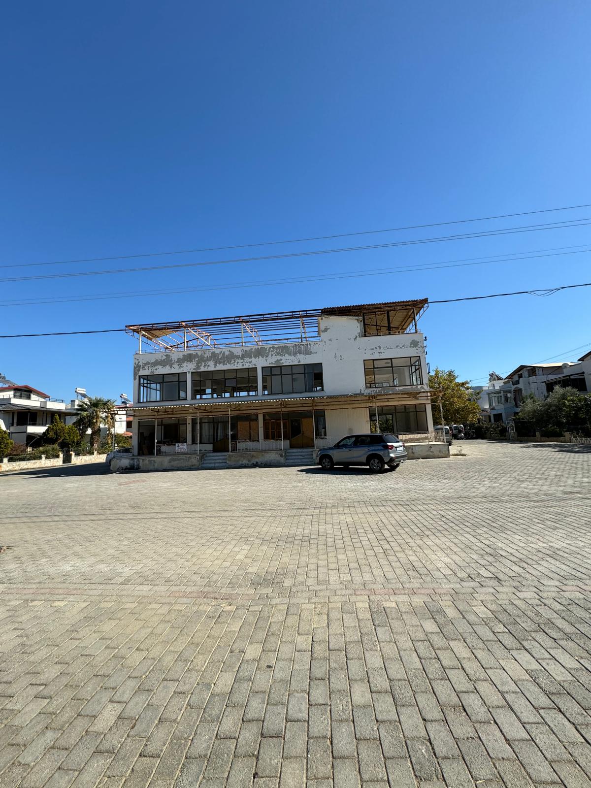 İnşaat & Taahhüt